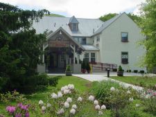 Silverleaf's Oak 'n Spruce Resort in South Lee, Massachusetts